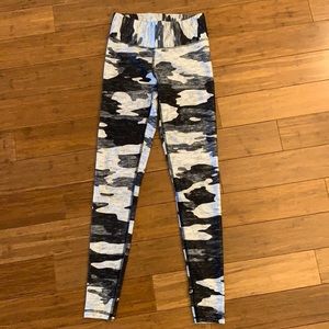 Extra small black and white camo leggings